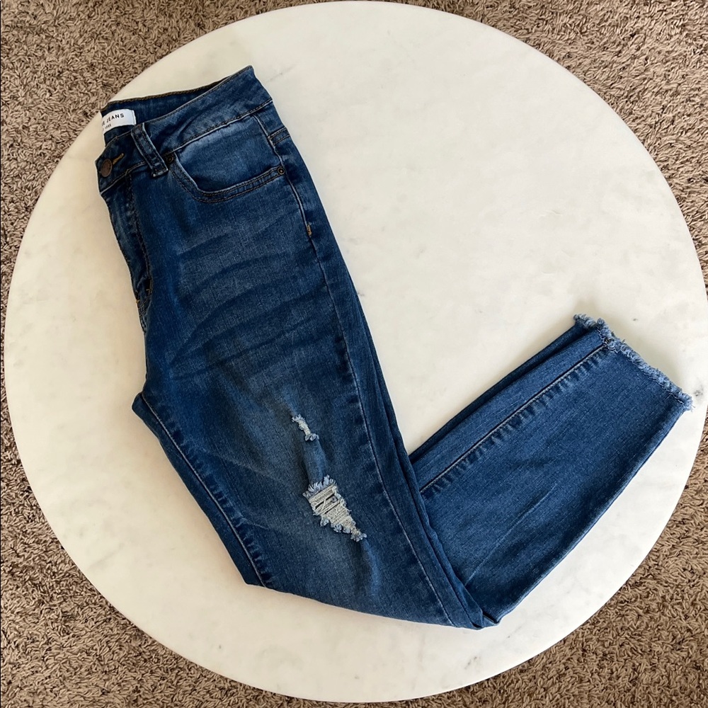 Encore Jeans Size 7 Classic Denim Blue Distressed Skinny Frayed Bottoms
